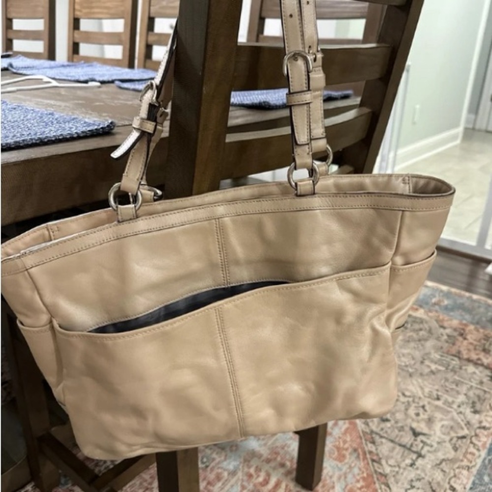 Coach handbag - Picture 2 of 4